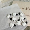 A hair clip for teeth