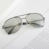 2022 men's photosensitive automatic color-changing polarized sunglasses driving sunglasses driver driving toad mirror 3028