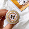 Gold wire stand - no. 13 pearl bow - white