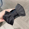 Black bow grab clip