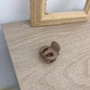 Brown color (length 3cm)