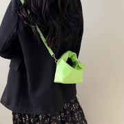 2023 new women's portable pleated bag trend fashion girl shoulder bag simple mobile phone coin purse Messenger bag