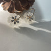 Color-preserving golden white flower c ring