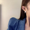A pair of pearl ear clips (triangular clip)