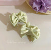 Small green bow grab clip