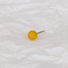 A yellow agate earring / copper (white gold with earplugs)