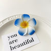 Plumeria duckbill clip-blue / plastic/resin